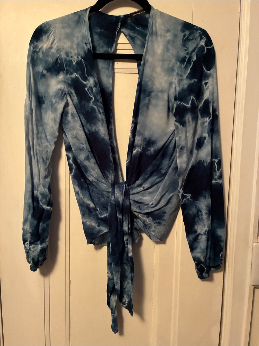 happening in the present Navy & White Tie-Front Long Sleeve Blouse
